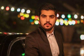 عکس | تصویر عجیب سینا مهراد بعد از شکستگی پا داخل آسانسور!