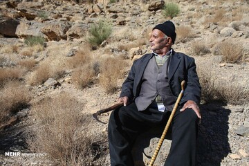 «تَرکه بافی» در دستان هنرمند پیرمرد مهریزی نفس می‌کشد