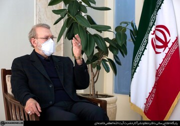لاریجانی: تحریم‌ها باید یکجا برداشته شود، تدریجی عمل کردن نفعی ندارد