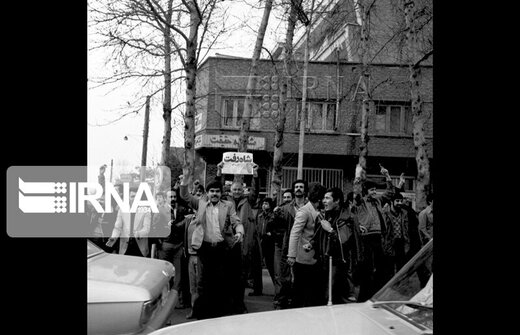 26 دی 1357 - فرار شاه از ایران