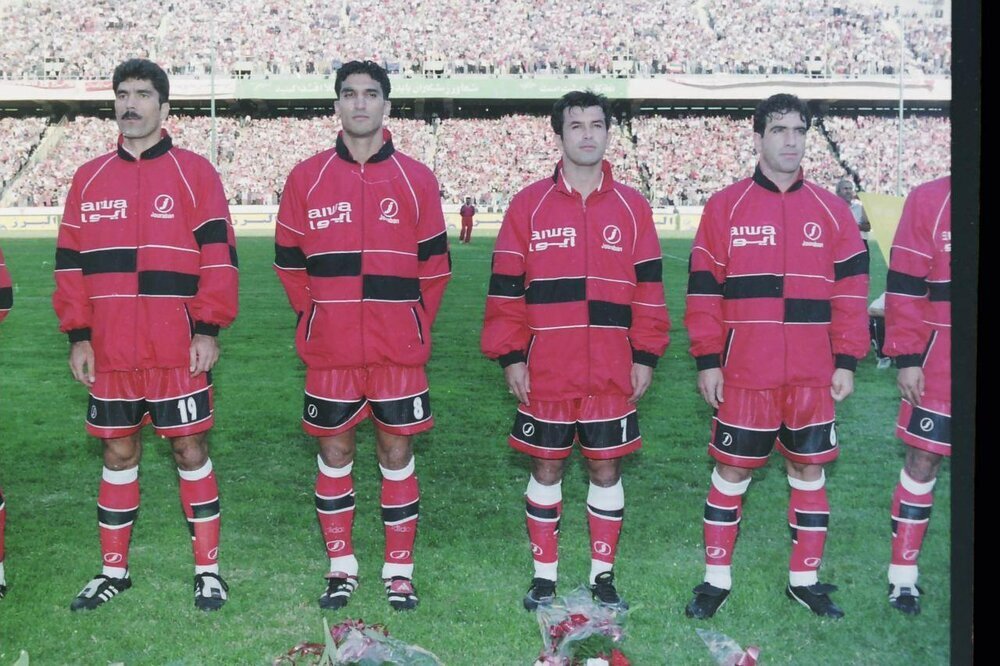 نیمکت عجیب و غریب پرسپولیس/عکس