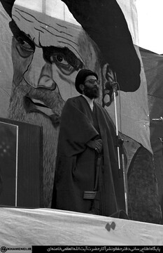 نخستین نماز جمعه به امامت آیت الله خامنه ای