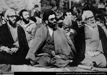 نخستین نماز جمعه به امامت آیت الله خامنه ای