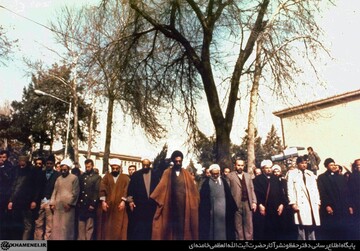 نخستین نماز جمعه به امامت آیت الله خامنه ای