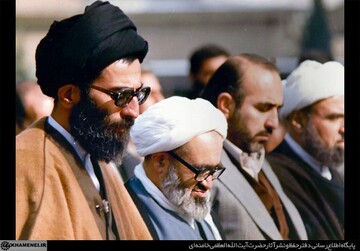 نخستین نماز جمعه به امامت آیت الله خامنه ای