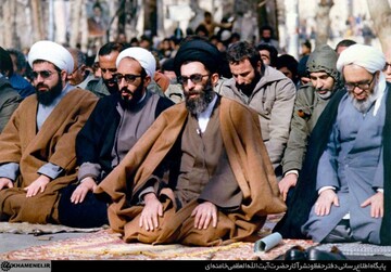 نخستین نماز جمعه به امامت آیت الله خامنه ای