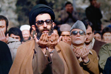 تصاویر | قاب‌های خاطره‌انگیز از نخستین نماز جمعه به امامت آیت‌الله خامنه‌ای