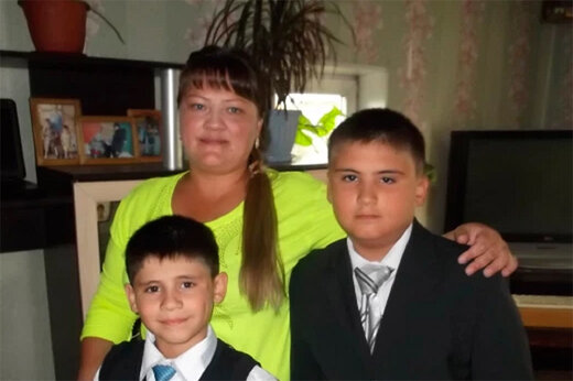 ببینید | حمله مرگبار سگ‌های ولگرد به پسر نوجوان