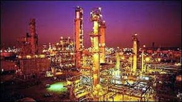 گرمای هوا و ادامه عملیات تعمیرات اساسی واحد ۷۵ توسط نیروهای بومی پالایشگاه آبادان