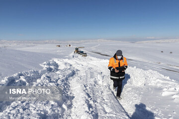 ببینید | تلاش راهداران برای بازگشایی محور پوشیده از برف تبریز-بستان آباد 
