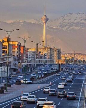 نمایی رویایی از برج میلاد و آسمان تمیز تهران