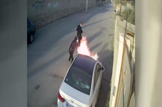 ببینید | آتش زدن ماشین میلیاردی در بوشهر توسط دو موتور سوار