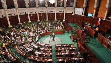 پارلمان تونس به نفع معترضان رای داد/ المشیشی:جوانان معترض اولویت های ما را به ما یادآوری می کنند