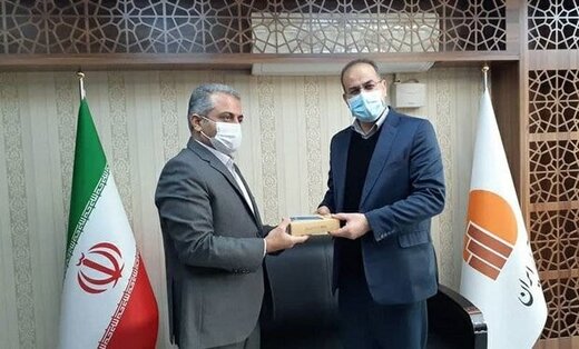 هدیه ۵۰۰ تب لت مرکز آمار ایران به دانش آموزان همدانی