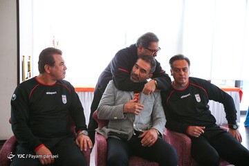 مهرداد میناوند در گذر زمان