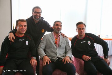 مهرداد میناوند در گذر زمان