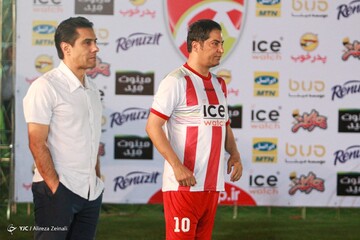 مهرداد میناوند در گذر زمان