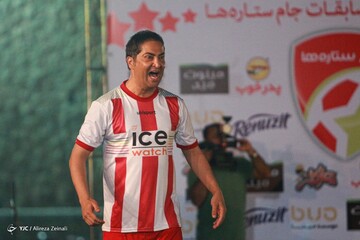 مهرداد میناوند در گذر زمان