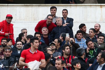 مهرداد میناوند در گذر زمان