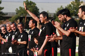مهرداد میناوند در گذر زمان