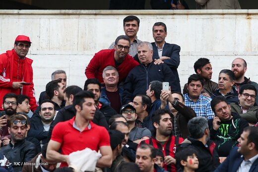 مهرداد میناوند در گذر زمان