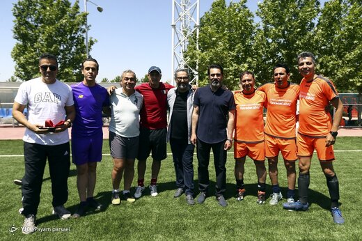 مهرداد میناوند در گذر زمان