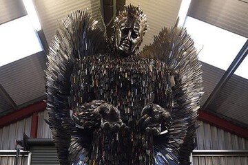 عکس | فرشته‌ای قاتل از جنس یک‌صد هزار چاقو جنایتکار