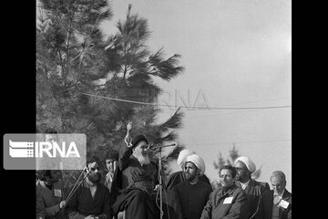 12 بهمن؛ سالروز بازگشت امام خمینی به ایران، آغاز دهه فجر