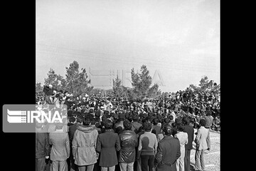 12 بهمن؛ سالروز بازگشت امام خمینی به ایران، آغاز دهه فجر