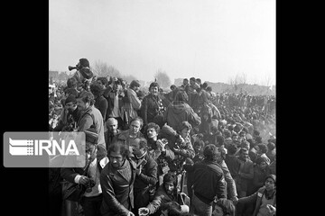 12 بهمن؛ سالروز بازگشت امام خمینی به ایران، آغاز دهه فجر