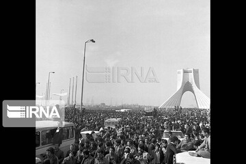 12 بهمن؛ سالروز بازگشت امام خمینی به ایران، آغاز دهه فجر