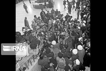12 بهمن؛ سالروز بازگشت امام خمینی به ایران، آغاز دهه فجر