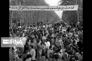 12 بهمن؛ سالروز بازگشت امام خمینی به ایران، آغاز دهه فجر
