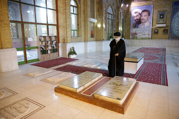 حضور در مرقد مطهر امام خمینی(ره) و گلزار شهیدان