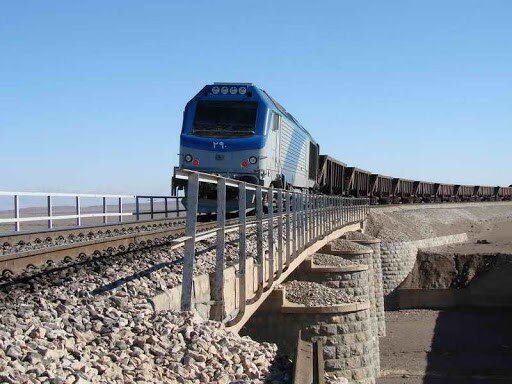 گندم مازاد بر نیاز مصرف استان همدان با استفاده از خطوط ریلی به دیگر نقاط کشور منتقل می شود