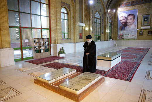 حضور در مرقد مطهر امام خمینی(ره) و گلزار شهیدان