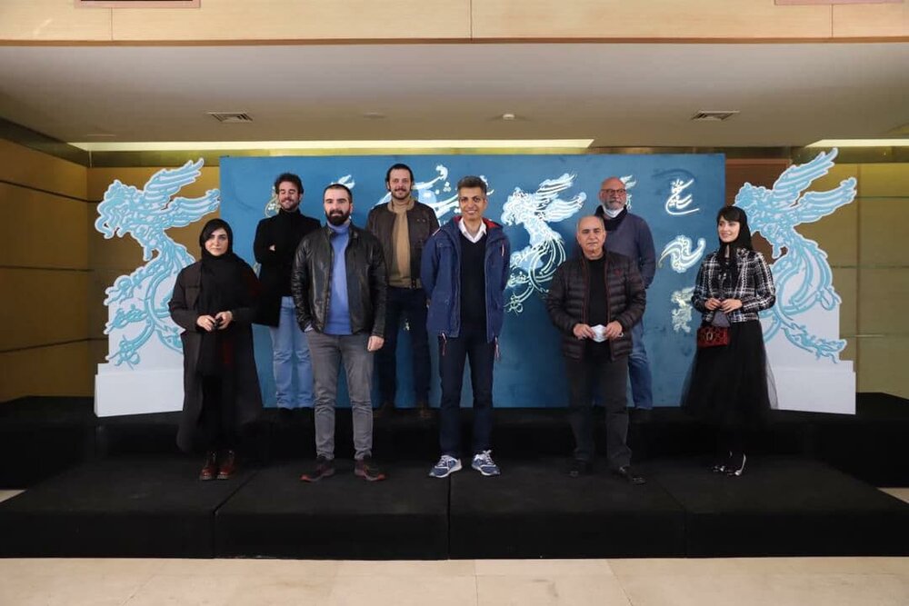 عادل فردوسی‌پور در کنار پرویز پرستویی و باران کوثری در جشنواره فیلم فجر/ عکس 