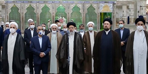 ببینید | تجدید میثاق رئیس جمهور و هیات دولت با آرمانهای رهبر کبیر انقلاب ببینید | تجدید میثاق رئیس جمهور و هیات دولت با آرمانهای رهبر کبیر انقلاب