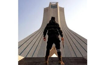 اجرای نمایش «دیوار آسمان  sky wall» بر فراز برج آزادی، به تعویق افتاد