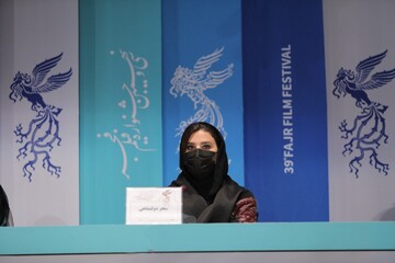 عکس | سحر دولتشاهی با ماسک در جشنواره فیلم فجر