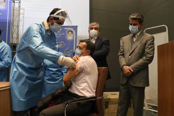 آغاز واکسیناسیون سراسری کرونا در آذربایجان‌غربی