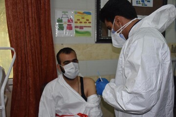آغاز مرحله ی نخست واکسیناسیون علیه کرونا ویروس در آبادان/ ۱۲ نفر از کادر درمانی واکسینه می شوند