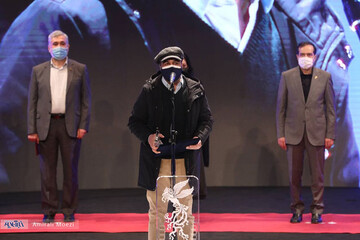 تصاویر | عطاران باز هم بهترین بازیگر مرد جشنواره فجر شد