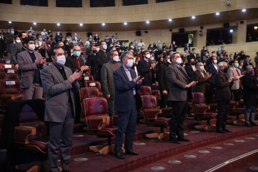 وقتی همه به احترام علی انصاریان، در جشنواره فیلم فجر ایستادند