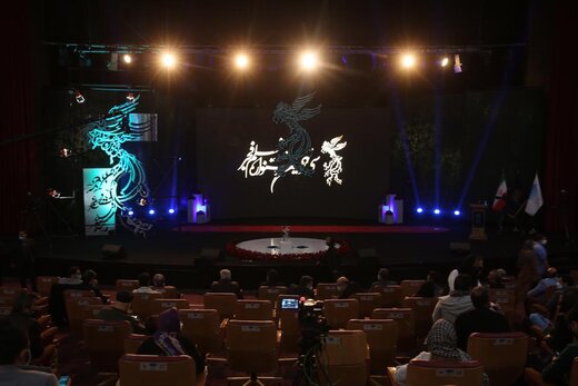 سانسور تصاویر بهروز وثوقی و ناصر ملک‌مطیعی در پخش زنده شبکه نمایش 