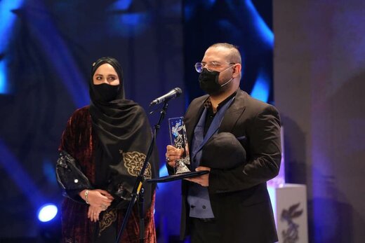 نرگس آبیار و همسرش و سیمرغی که به امانت به‌خانه بردند/ عکس 