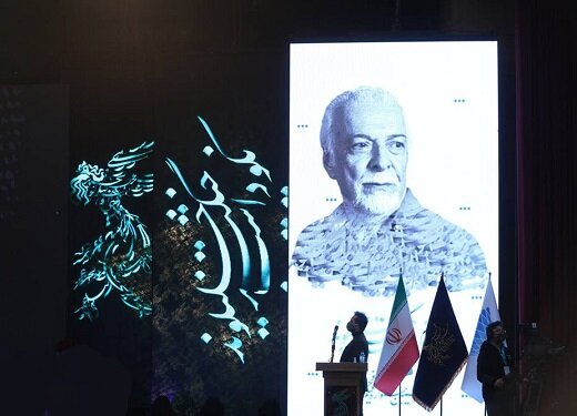 سانسور تصاویر بهروز وثوقی و ناصر ملک‌مطیعی در پخش زنده شبکه نمایش