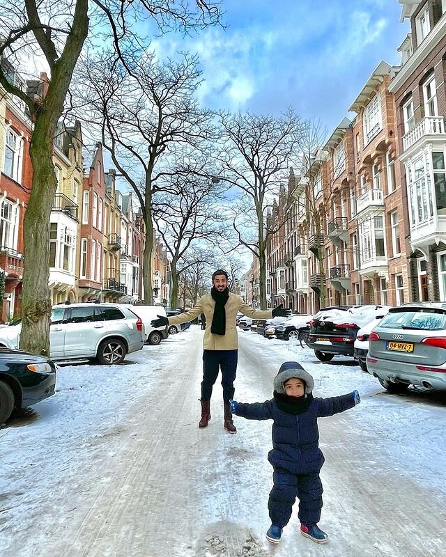 برف بازی رضا گوچی و پسرش/عکس