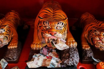 سایه کرونا بر دومین سال نوی قمری چینی؛ از دعا در معابد تا جشن خیابانی