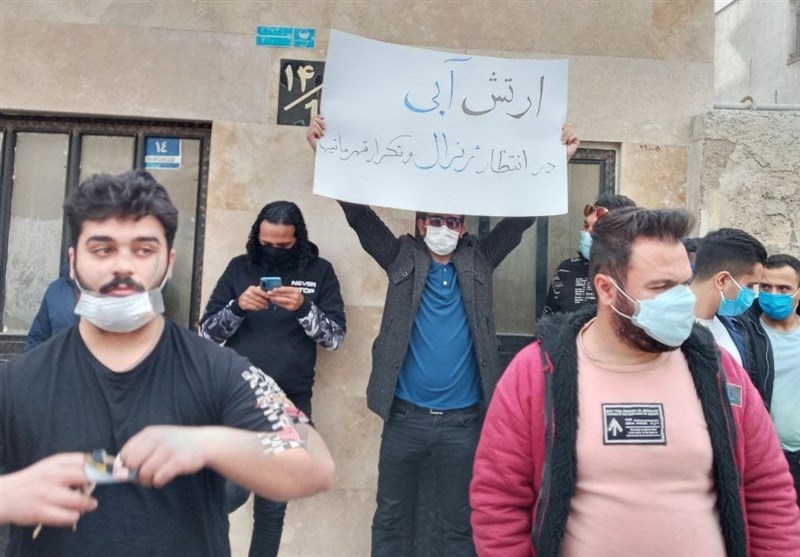 تجمع هواداران استقلال مقابل باشگاه/عکس